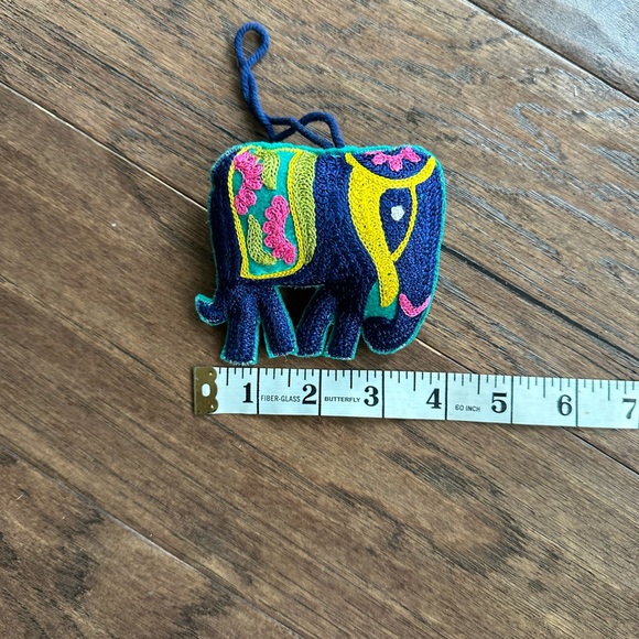 ⛄️ 50% off⛄️ Felt Elephant Ornament/Present Topper - Picture 4 of 4